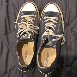 navy blue low top converse